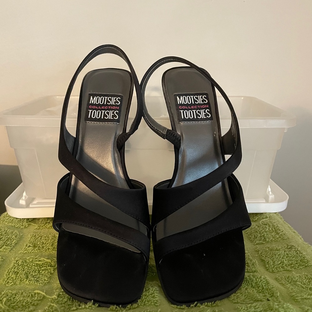 Black dress sandals